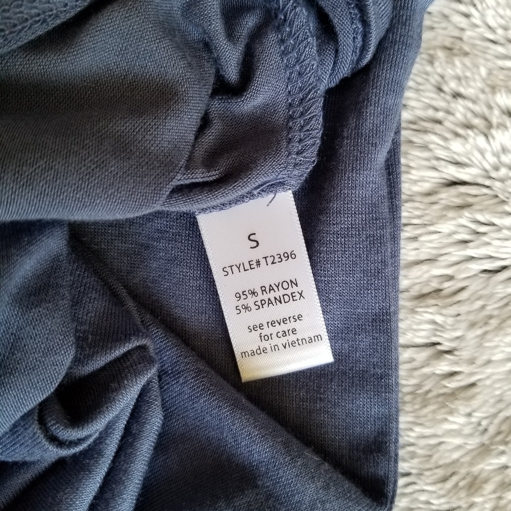 NWOT Cold Shoulder Lace-Up Top - Picture 4 of 5